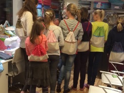 Sewing courses 3-4h with Melanie for 3-4 participants cost 12€/h.